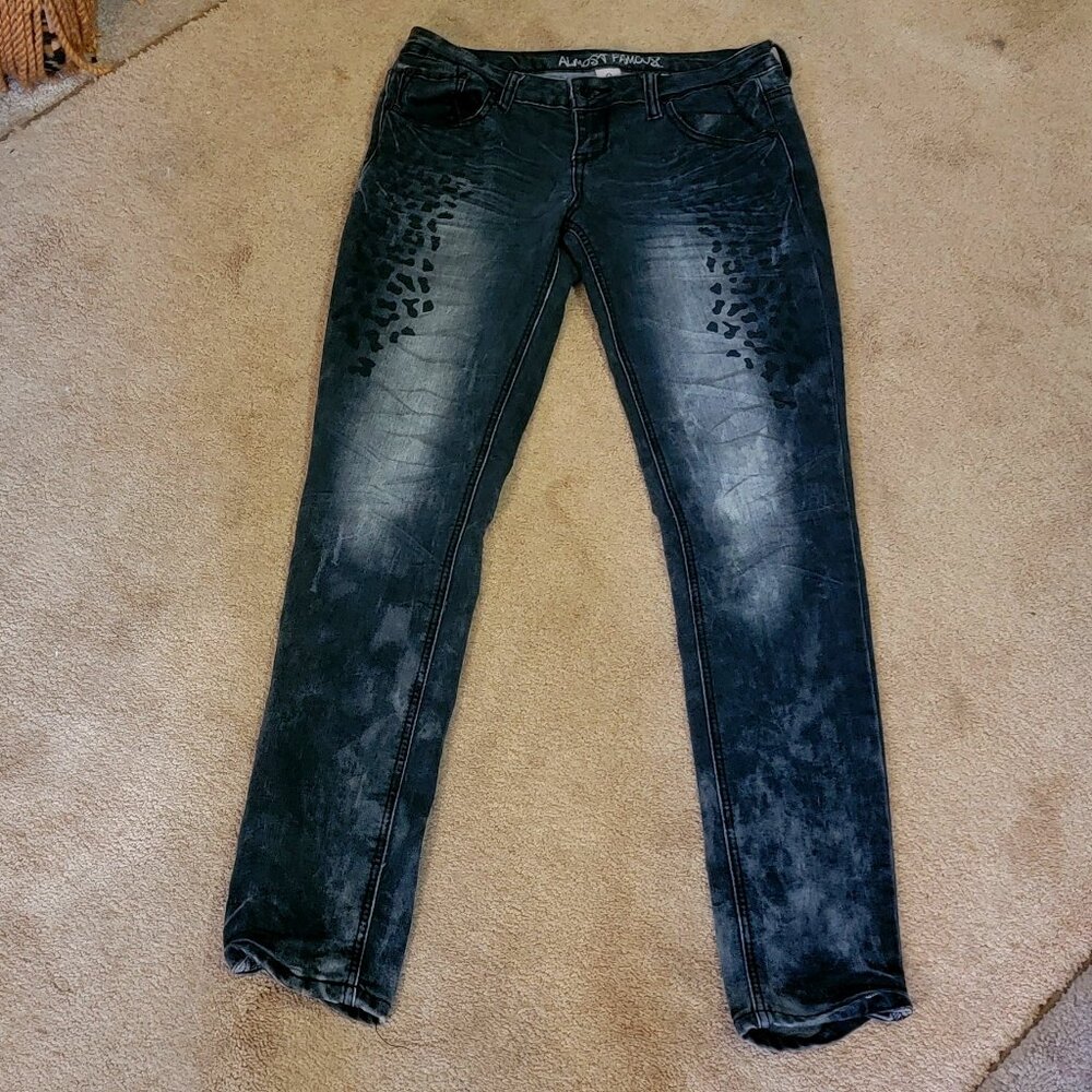 Almost Famous Black Cheetah Prints Jeans sz 9